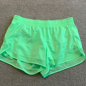Athleta mesh racer run short 4”